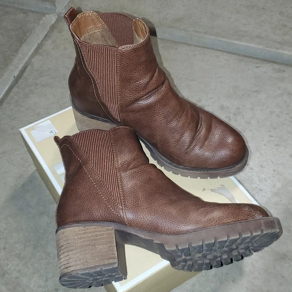 Beautiful  booties leather - Picture 3 of 15